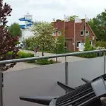 Gemuetliche Wohnung 4 Mit Balkon Zu Fuss Zum Strand & Hafen Bensersiel דירה בנסרסיל